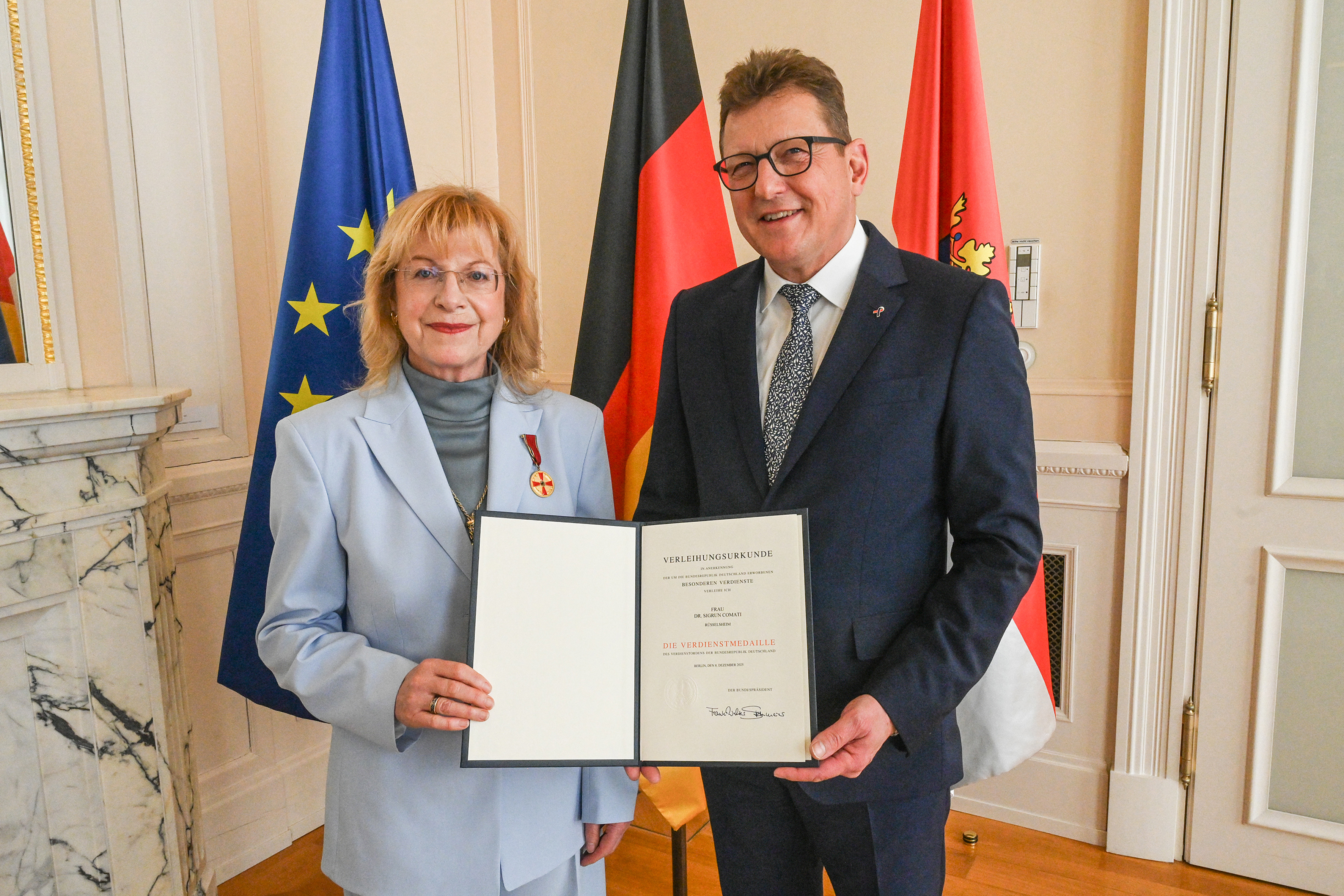 Dr. Sigrun Comati mit der Verdienstmedaille ausgezeichnet